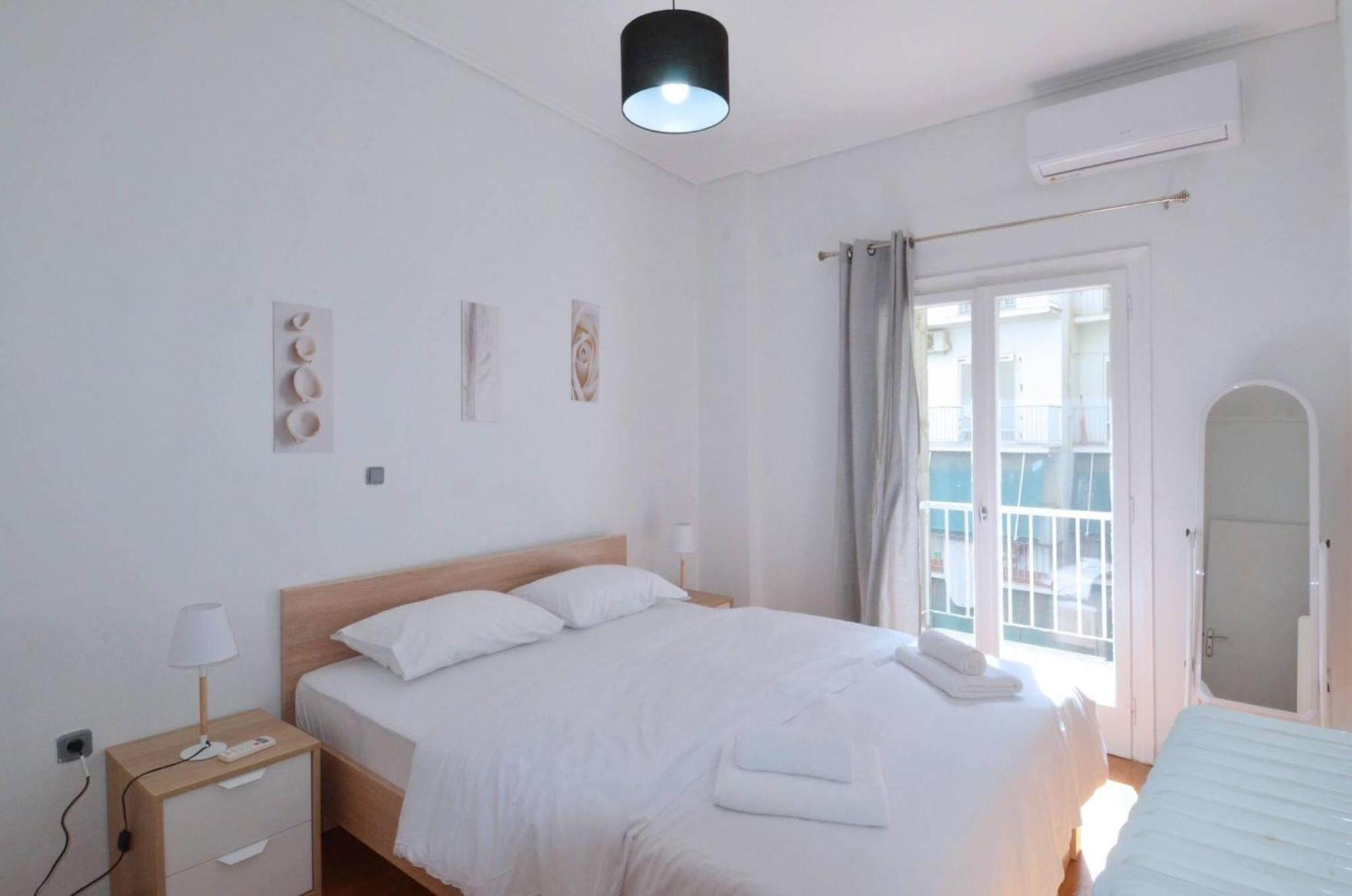 A Cozy Minimal Apartment At Koukaki, Dimitrako... Athens Ngoại thất bức ảnh